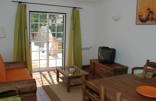 Odiaxere Apartamento | Apartamento de 2 dormitorios en una hermosa parcela con piscina cerca del mar.