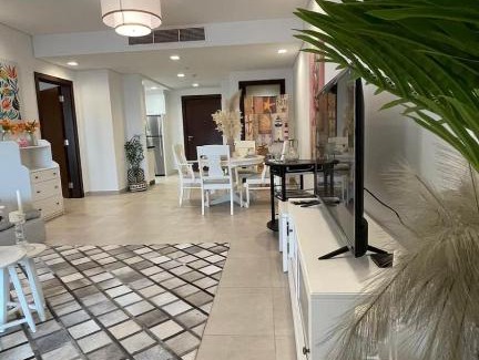 Doha Apartamento | Apartment with a charming view of Viva Bahriya.