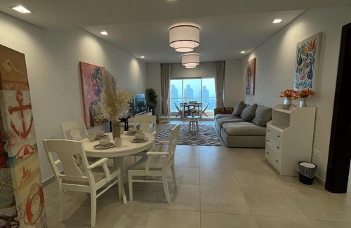 Doha Apartamento | Apartment with a charming view of Viva Bahriya.