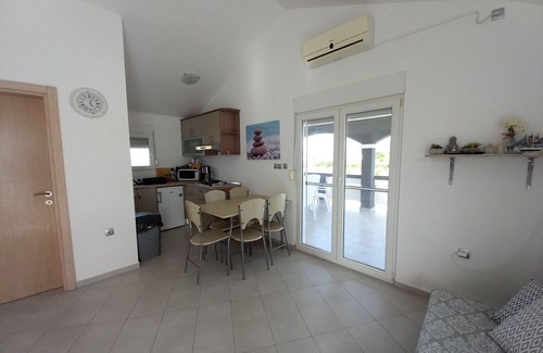 Podgradina Apartamento | Apartment with a pool, mountainview, near the sea!