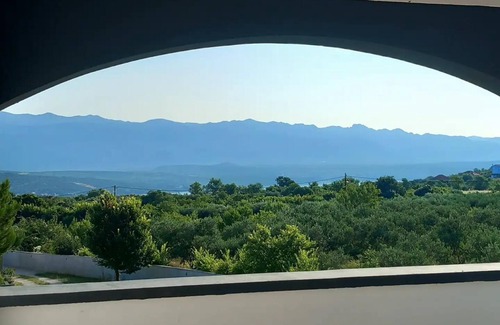 Podgradina Apartamento | Apartment with a pool, mountainview, near the sea!