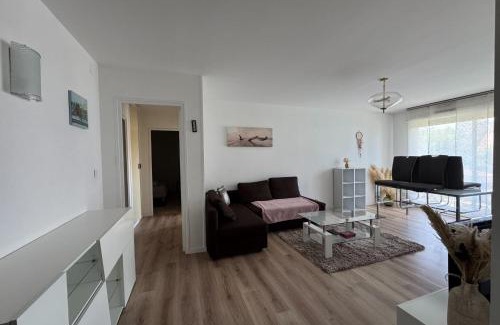 La Pierre-Heuze Apartamento | Apartment with balconies close to beaches