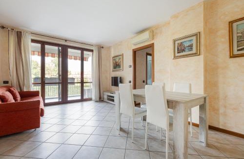 Bruzzano Apartamento | Apartment with Balcony nearby M3 Subway Yellow Line