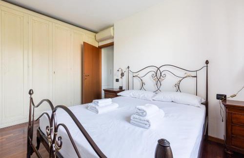 Bruzzano Apartamento | Apartment with Balcony nearby M3 Subway Yellow Line