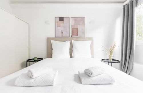Combat Apartamento | Apartment with balcony next to Buttes Chaumonts