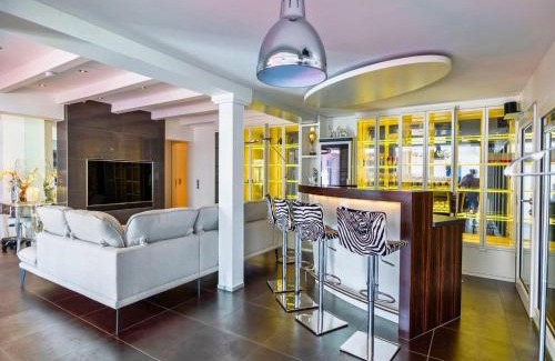 Kastellaun Apartamento | Apartment with bar, recreation room in Kastellaun