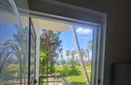 Puerto Bahia Apartamento | Apartamento con hermosas vistas al mar y las montañas.