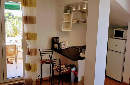 Drasnice Apartamento | Villa Margitta, apartamento con vista al mar y balcón