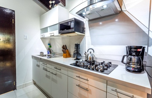 Boroncana Apartamento | Apartment with Charming Patio+ BBQ Near Beach! FREE Util's