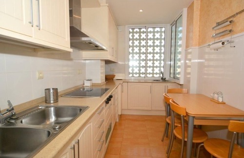 El Roc de Sant Gaieta Apartamento | Apartamento con piscina comunitaria y zona de juegos