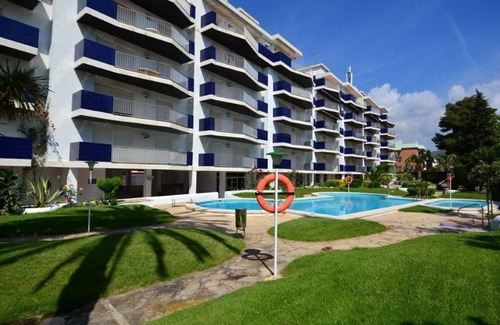 El Roc de Sant Gaieta Apartamento | Apartamento con piscina comunitaria y zona de juegos