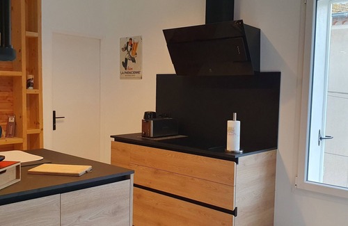 Lespignan Apartamento | APARTMENT WITH ELEVATOR, TERRACE, GARAGE 15 MINUTES FROM THE SEA FOR 6 PEOPLE