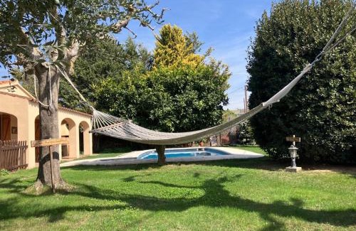 San Martin Sarroca Apartamento | Apartment with private pool and garden