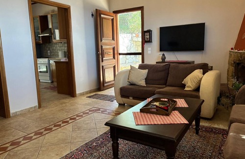 Kitries Apartamento | Apartment with exceptional sea views, located in Greece's Peloponnese region.