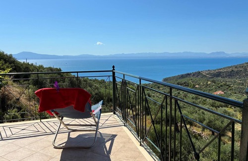 Kitries Apartamento | Apartment with exceptional sea views, located in Greece's Peloponnese region.