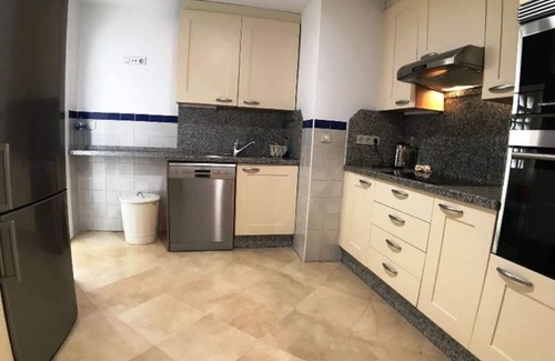 Sotogrande Apartamento | APARTAMENTO CON TERRAZA EN PRIMERA LINEA DE PUERTO SOTOGRANDE.