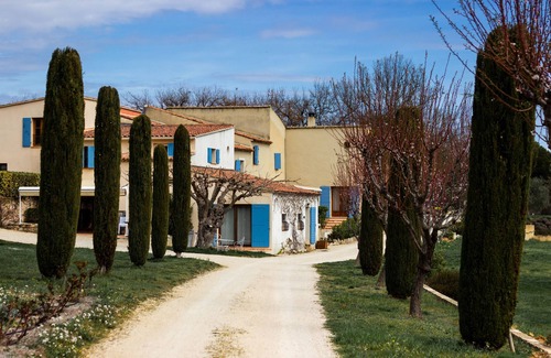 Peypin-d'Aigues Apartamento | Apartamento con piscina y terraza a los pies del Luberon.