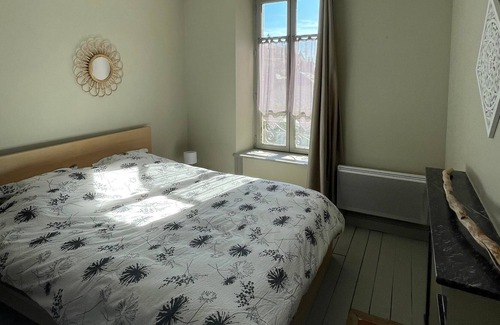 Vic-sur-Cere Apartamento | Apartment with garden/terrace near mountain
