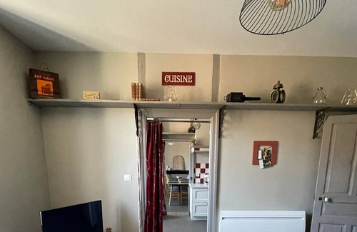 Vic-sur-Cere Apartamento | Apartment with garden/terrace near mountain