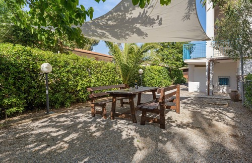 San Vincenzo Apartamento | Apartamento con jardín y 10 camas, a 50 metros de la playa