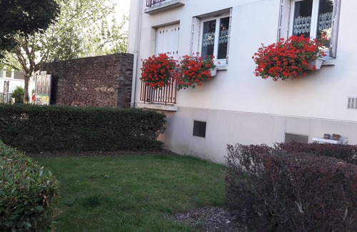 Arsenal-Redon Apartamento | Apartment with garage