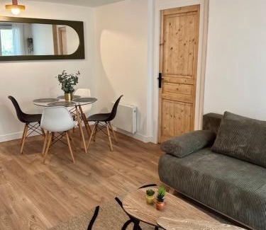 Saint Genes Apartamento | Apartment with Garden 1 bedroom 3 people