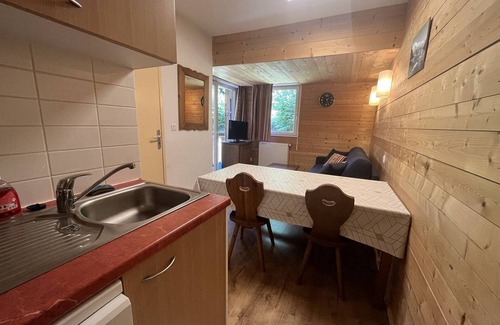 Cauterets Apartamento | Apartamento con piscina climatizada y estacionamiento en Cauterets