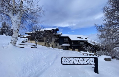 Montalbert Apartamento | Apartment, with large terrace, Ski in - Cosy and Industrial