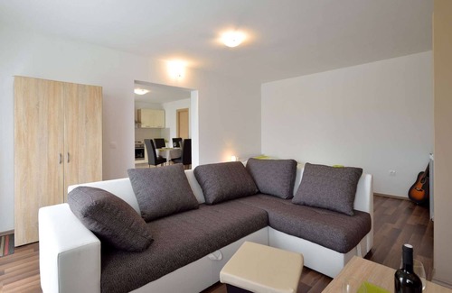 Vizinada Apartamento | Apartment with large garden for 4 in Vižinada
