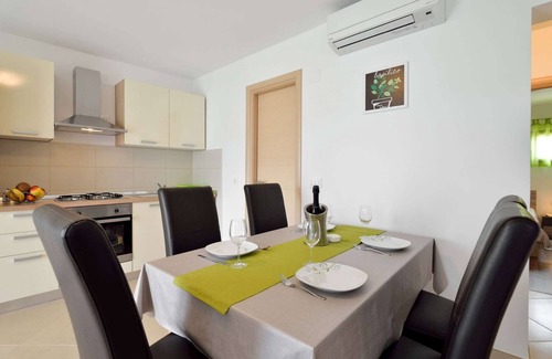Vizinada Apartamento | Apartment with large garden for 4 in Vižinada