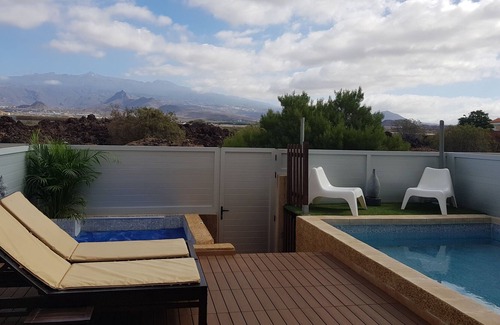 Las Rosas Apartamento | APARTMENT WITH POOL AND JACUZZI EXCLUSIVE USE