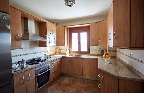 Iznajar Casa | Casa con piscina privada y vistas espectaculares, ideal para familias