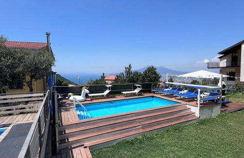 Piazza-Tralia-Pendolo Apartamento | Apartment with pool and breathtaking view of the Golfo di Napoli