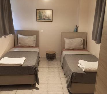 Alimos Apartamento | Apartment with private garden in Alimos