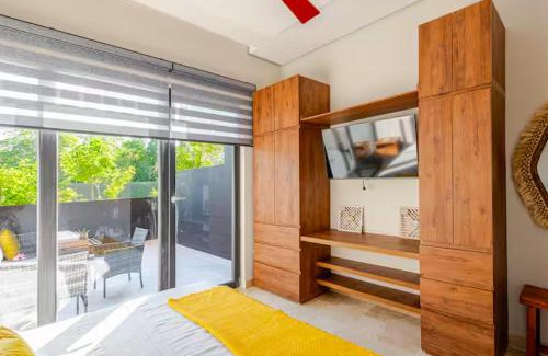 Playa Paraiso Apartamento | Apartment with Private Jacuzzi, Rooftop Pools & Free beach club