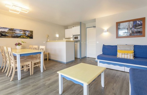 Treboul Apartamento | Apartamento 'Appartement Vue Mer Sur Plage' con vistas al mar, piscina compartida y Wi-Fi