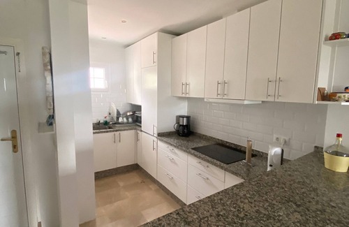 Puerto de la Duquesa Apartamento | Apartamento con vistas al mar en zona tranquila