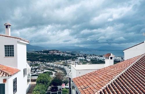 Puerto de la Duquesa Apartamento | Apartamento con vistas al mar en zona tranquila