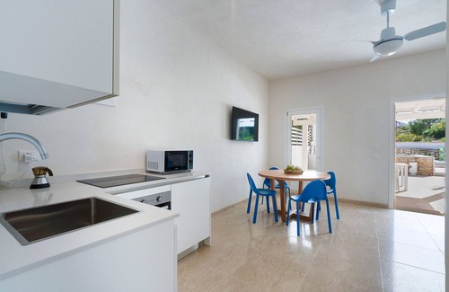 Cornino Apartamento | Apartment with small pool and sea 50 meters away