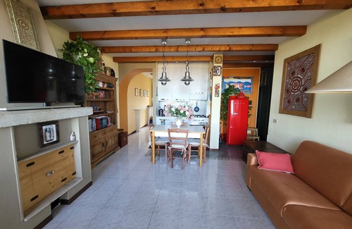 Polpenazze del Garda Apartamento | Apartment with stunning views of Lake Garda, terrace and swimming pool