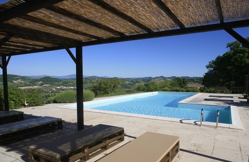 Cagli Apartamento | Apartamento con piscina con fantásticas vistas y cerca del mar.