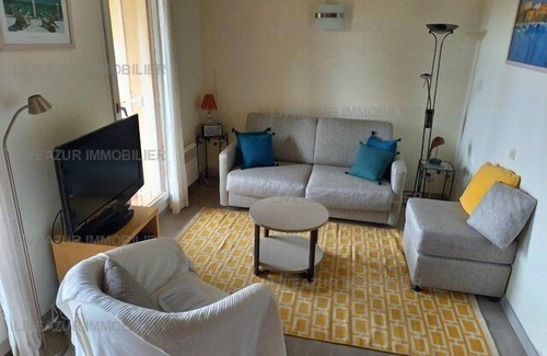 Sanary-sur-Mer Apartamento | Apartment with terrace duplex near beach for 4. wifi.