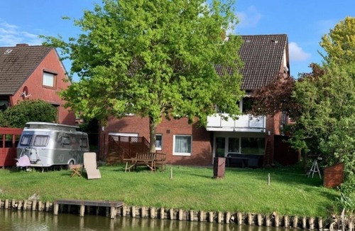 Glueckstadt Apartamento | Apartamento 'Ferienwohnung Mit Terrasse' con vistas al lago, terraza privada y Wi-Fi