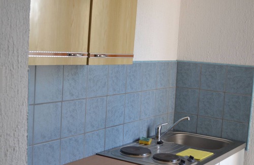 Karlobag Apartamento | Apartamento con vistas a la terraza, el mar y la montaña, el clima, la barbacoa, cerca de la playa (30m)