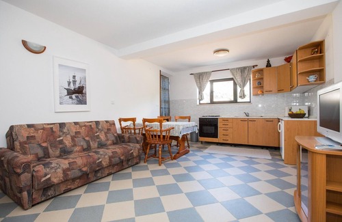 Molunat Apartamento | Apartamento con terraza y piscina.