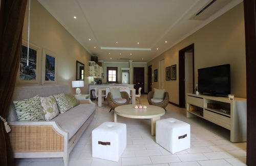 Eden Island Apartamento | Apartamento con terraza y jardín, pies en el agua!