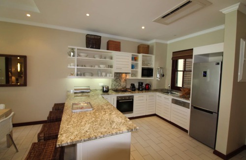 Eden Island Apartamento | Apartamento con terraza y jardín, pies en el agua!