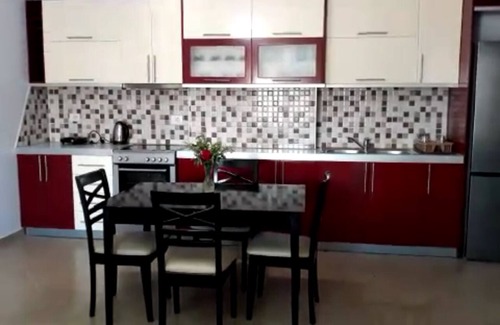 Qender Apartamento | Apartment with to bedrooms, to bathrooms, 3 balconies and living room/kitchen.