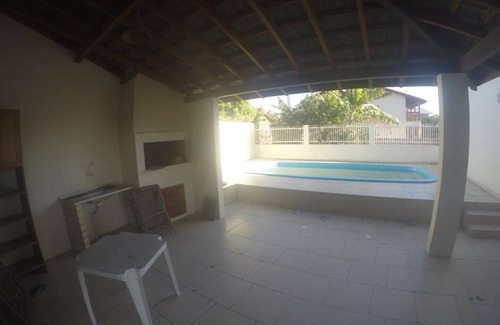 Barra de Ibiraquera Apartamento | Departamento con dos suites a dos cuadras del mar y tres cuadras de la laguna
