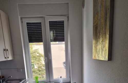 Krefeld Apartamento | Apartment 'Wohnung, 2 Zimmer In Krefeld' with Wi-Fi